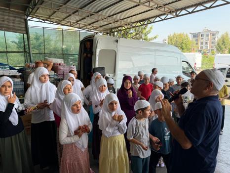 Kur’an kursu öğrencilerinden esnafa teşekkür ziyareti