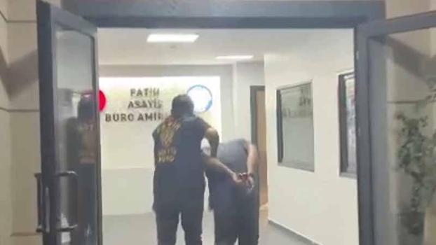 Fatih'te tarihi Haydarhane Camii'nin haziresindeki mezar taşlarına zarar veren şüpheli yakalandı