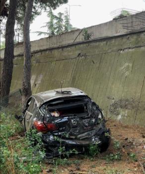 Aynı yöne giden otomobiller çarpıştı; 1 yaralı