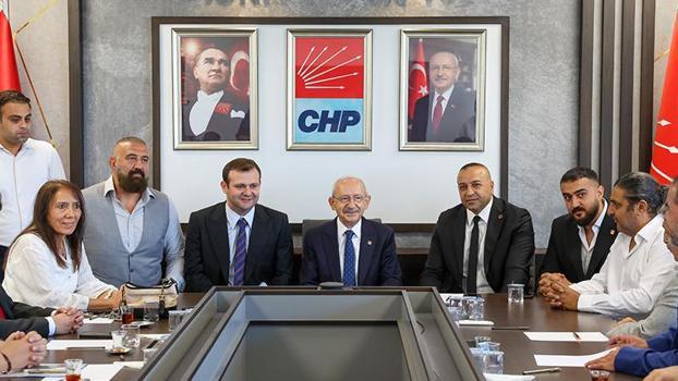 Kılıçdaroğlu, CHP Spor Kurulu Yönetim Kurulu üyeleriyle bir araya geldi