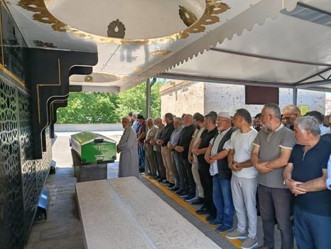 3 tekerlekli motosikletin dere yatağına devrildiği kazada ölen dede toprağa verildi