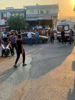 Otomobil ve hafif ticari araçla çarpışan motosikletin sürücüsü öldü; kaza anı kamerada