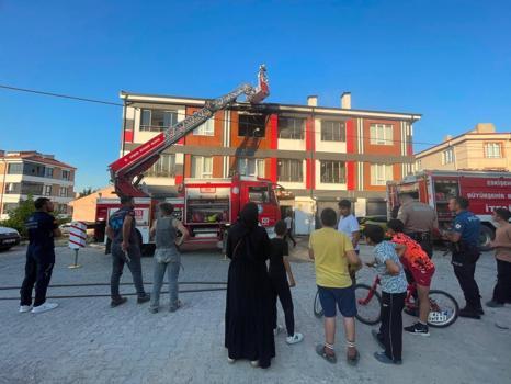Eskişehir’de iki katlı binada yangın: 4 kişi dumandan etkilendi