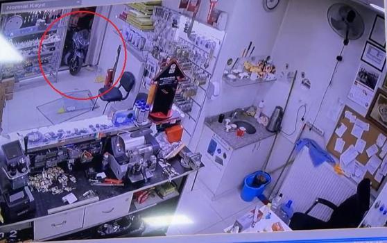 Eskişehir'de kazasının ardından çıkan bıçaklı kavga kameraya yansıdı: 2 yaralı