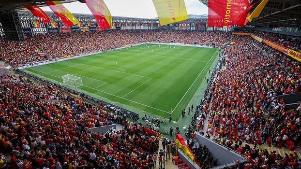 Göztepe ile Trabzonspor, İsmail Köybaşı'nın jübilesi için sahada