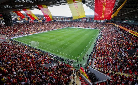 Göztepe ile Trabzonspor, İsmail Köybaşı'nın jübilesi için sahada
