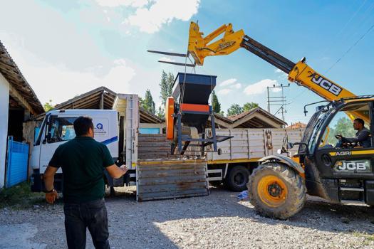 Korkuteli'de üreticilere makine desteği