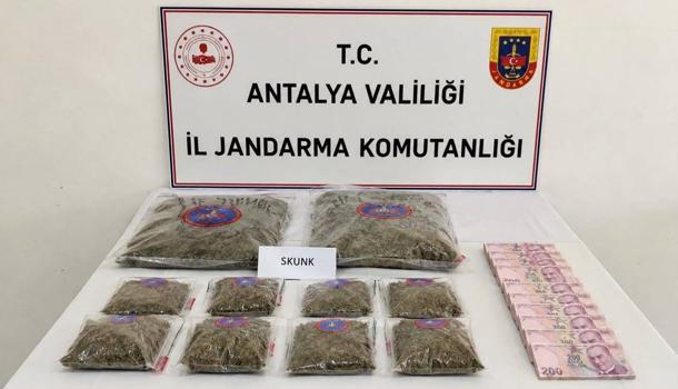 Döşemealtı'nda uyuşturucu operasyonu