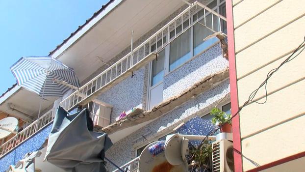 Ümraniye'de 2 katlı binadaki dairenin balkonu çöktü