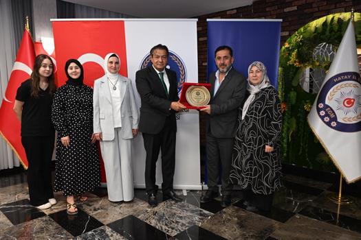 Hatay’da emekli emniyet mensuplarına plaket verildi