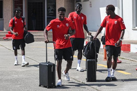 Samsunspor, Kasımpaşa ile oynayacağı iki hazırlık maçı için İstanbul'a gitti
