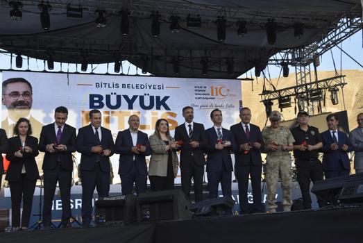 Kortej yürüyüşüyle başlayan kutlamalar 3 gün sürecek