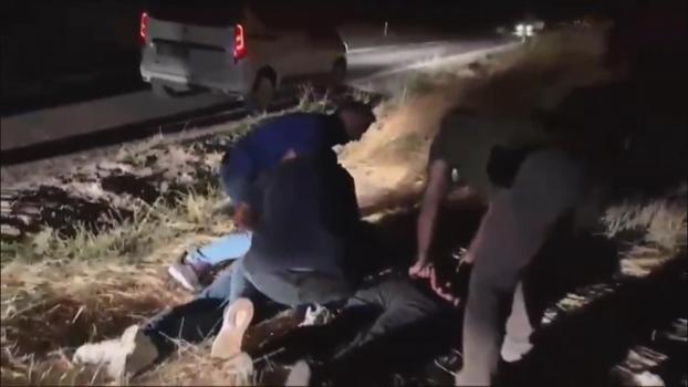 Minibüsün camını kırıp, para ve altınları çalan kar maskeli 5 şüpheli, 3 ilde düzenlenen operasyonlarla yakalandı