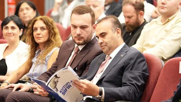 Bakan Kacır 'Kutuplarda Sıfır Atık' kitabının lansmanına katıldı