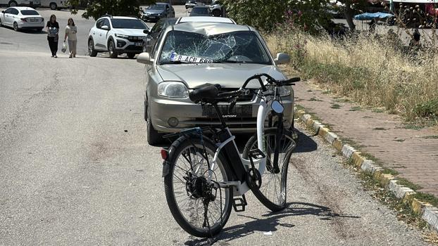 Otomobil ile elektrikli bisiklet çarpıştı; 1 ağır yaralı