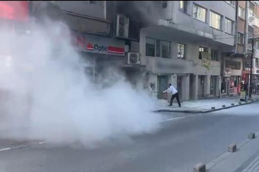 Banka şubesinin güç kaynağı alev aldı