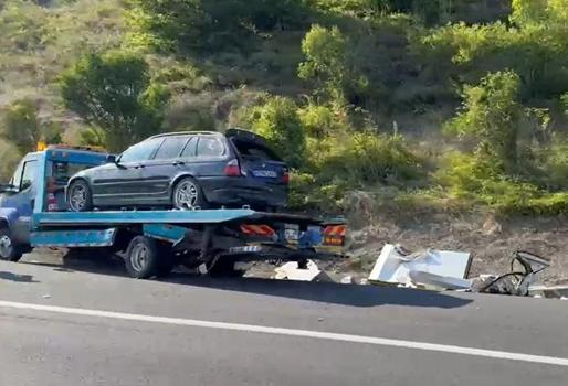 Otoyolda otomobil ile çarpışan kamyonet devrildi