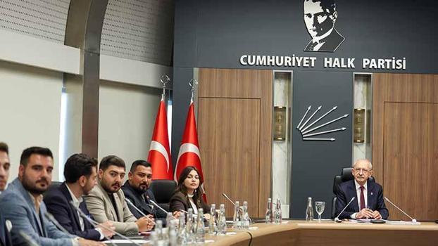 Kılıçdaroğlu, Gençlik Kolları ile bir araya geldi