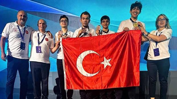 Bakan Bayraktar: Türkiye, INSO 2026'da 1 altın ve 3 bronz madalya kazanarak uluslararası arenaya güçlü bir giriş yaptı
