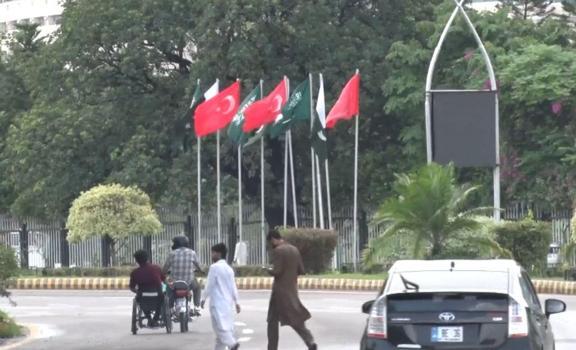 Pakistan, Mekke Ortak Savunma Anlaşması'nı kutluyor; sokaklar Türkiye ve Suudi Arabistan bayraklarıyla süslendi