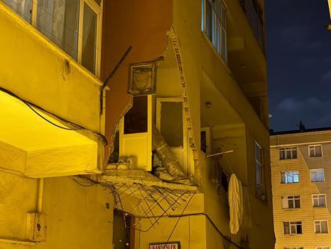 Güngören’de 5 katlı binanın balkonu çöktü; bina sakinleri tahliye edildi