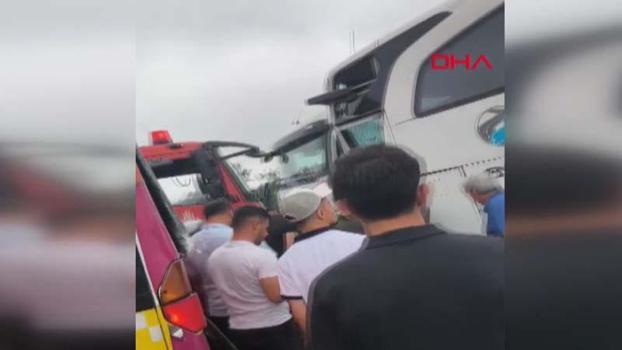 Arnavutköy'de yolcu otobüsü İETT otobüsüne çarptı; yaralılar var