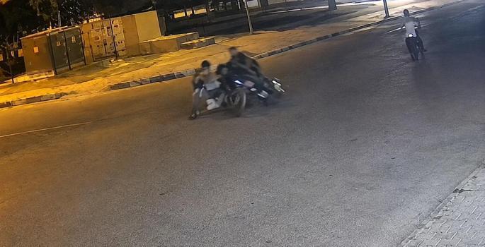 İki motosikletin çarptığı kaza kamerada; biri alev aldı, 3 yaralı
