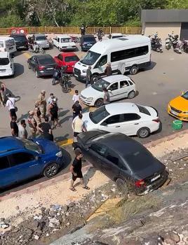 Osmaniye’de kazanın ardından korkuluklardan düşen otomobildeki 5 kişi yaralandı
