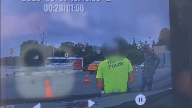 Fatih'te polise bıçakla saldırı kamerada; ayağından vurularak yakalandı
