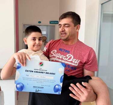 Kocagöz, sünnet olan çocukları 'Üstün Cesaret Belgesi' ile ödüllendirdi