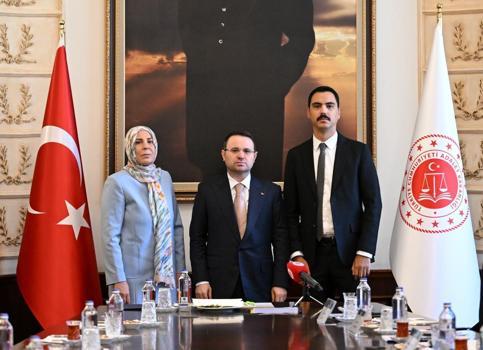 Bakan Gürlek, Muhsin Yazıcıoğlu'nun ailesini kabul etti (2)