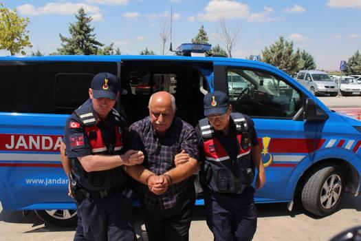 2 arkadaşını 9 kurşunla öldüren şüpheli saklandığı evde yakalandı