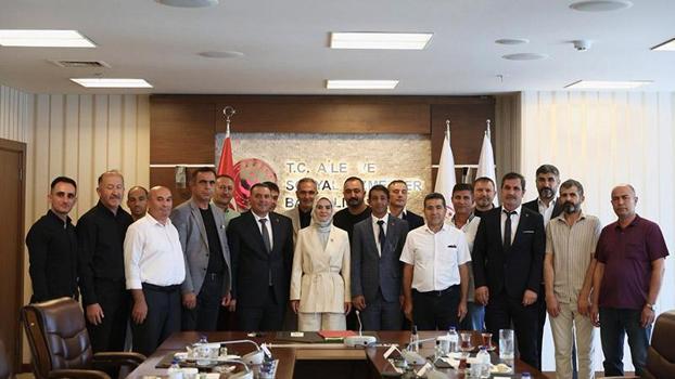 Bakan Göktaş, gazilik ünvanı verilen dernek üyeleriyle bir araya geldi