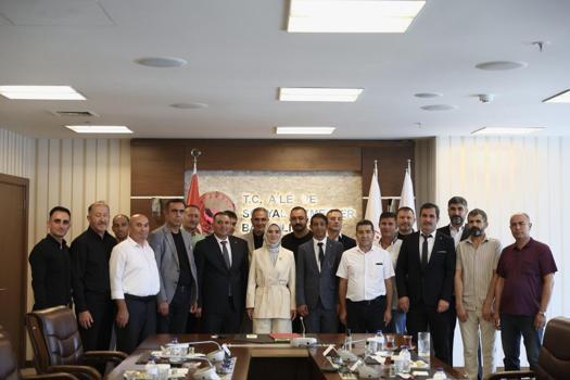 Bakan Göktaş, gazilik ünvanı verilen dernek üyeleriyle bir araya geldi