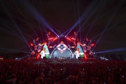 İstanbul Festivali’nde Semicenk ve Yıldız Tilbe sahne aldı
