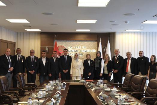 Bakan Göktaş, şehit aileleri ve gazilerle bir araya geldi