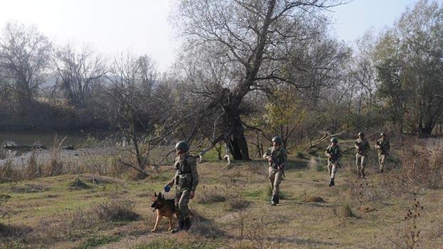 Edirne’de durdurulan araçlarda 9 kaçak göçmen yakalandı, 2 organizatör tutuklandı