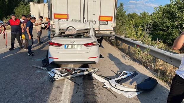 Tokat'ta TIR'a arkadan çarpan otomobil sürücüsü öldü