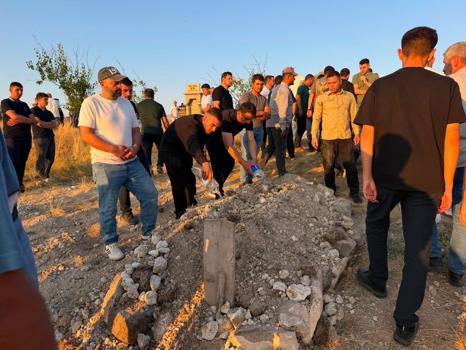 Kayseri'de tarlaya devrilen otomobildeki baba-oğul öldü (2)