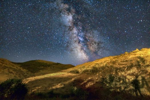 Bitlis’te perseid meteor yağmuru gökyüzünü aydınlattı