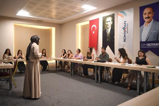 Konyaaltı Belediyesi’nden personele psikolojik ilk yardım eğitimi