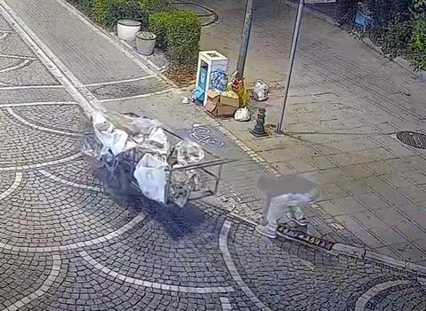 Lüleburgaz'da mazgal hırsızlığı kamerada