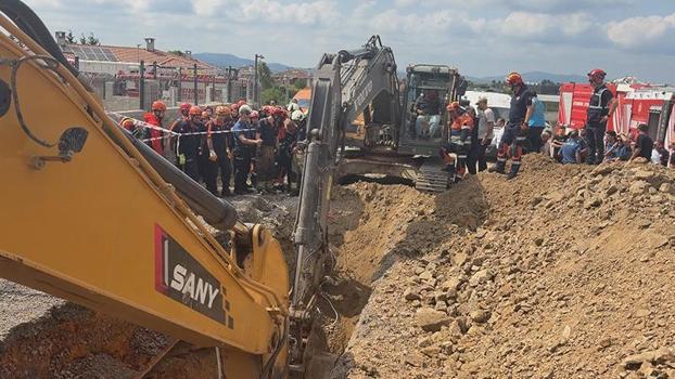 Tuzla'da inşaat alanında göçük; 1 işçi toprak altında kaldı