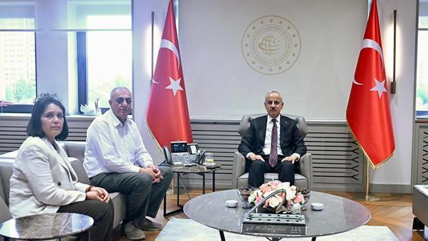 Bakan Uraloğlu, okul saldırısında ölen Adnan'ın ailesini kabul etti