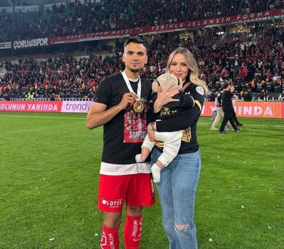 Çorum FK futbolcusu Atakan Akkaynak, eşi ve bebeği ile trafik kazası geçirdi