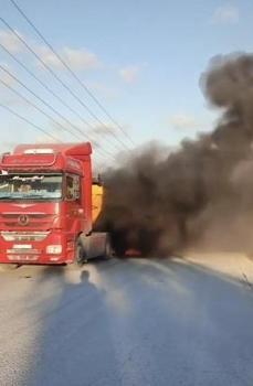 Arnavutköy'de hafriyat kamyonunda çıkan yangın söndürüldü