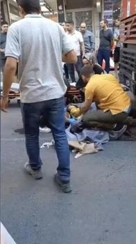 Küçükçekmece'de hafriyat kamyonunun çarptığı yaya ağır yaralandı
