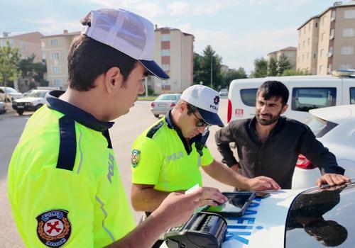 Düğün konvoyunda ceza yiyen sürücü: Bundan sonra korna çalmak haram olsun