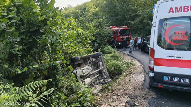 Fındık işçilerini taşıyan minibüs ile hafif ticari araç çarpıştı; 8 yaralı