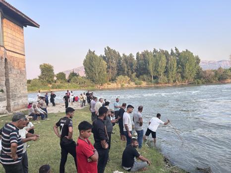 Adana'da nehirde kaybolan 2 çocuk için arama çalışması başlatıldı